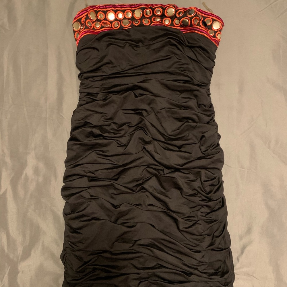 Nikibiki Strapless body con dress